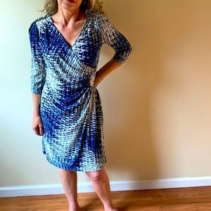 Mlle Gabrielle blue/white/gray pattered wrap dress L